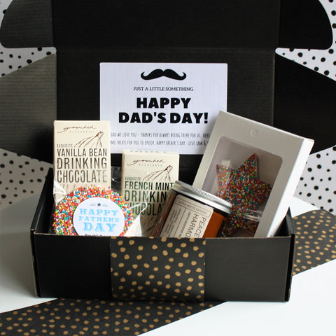 Father's Day HUG IN A MUG Hamper | PERSONALISED | Chocolate & Candle Gift Pack | Dad | Daddy | Grandad | Nonno